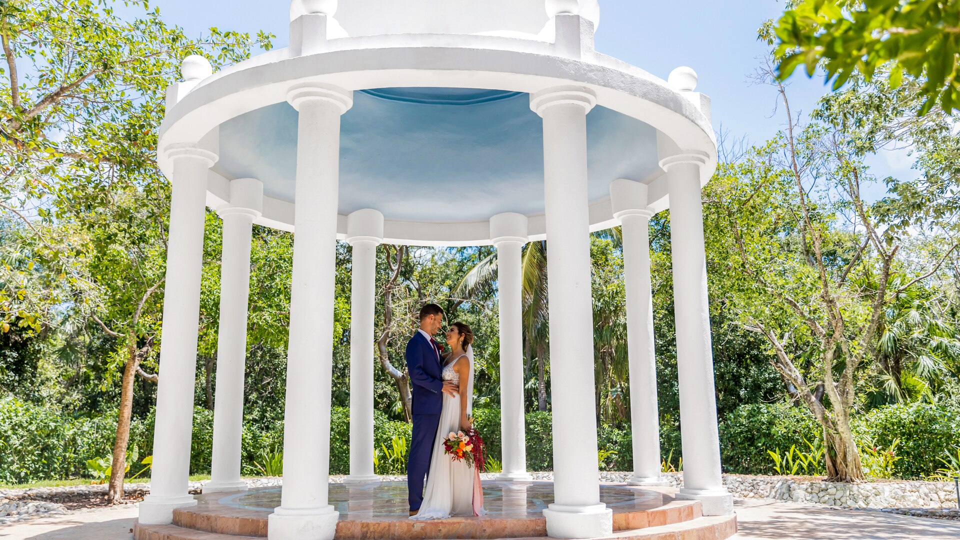 a statue of a person