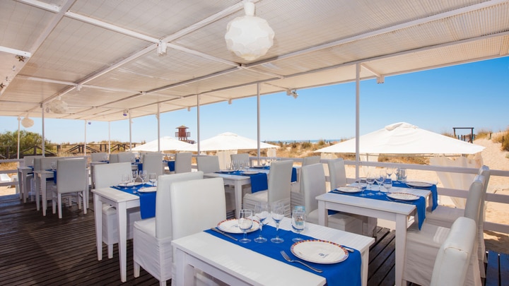 Zugang zur Strandbar in Huelva