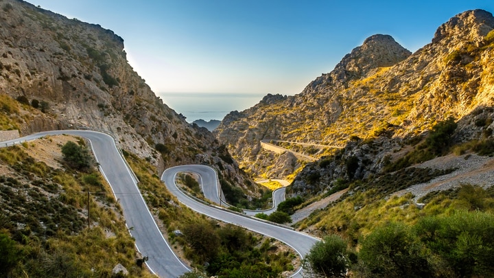 una vista de una montaña