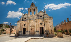 un gran edificio de piedra