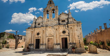 un gran edificio de piedra