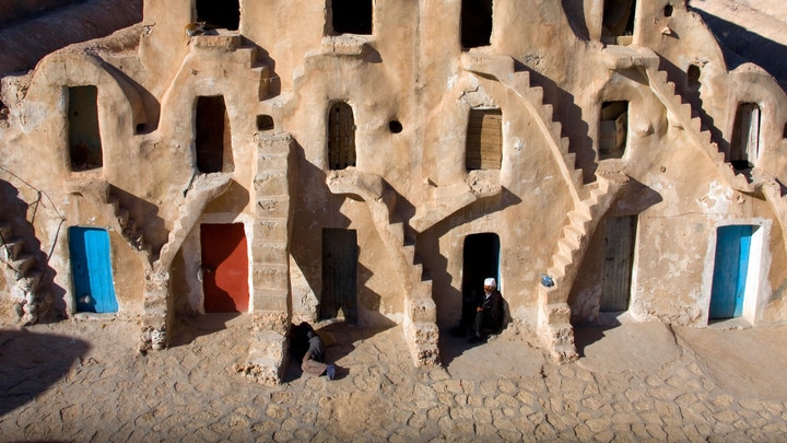 un viejo edificio de piedra