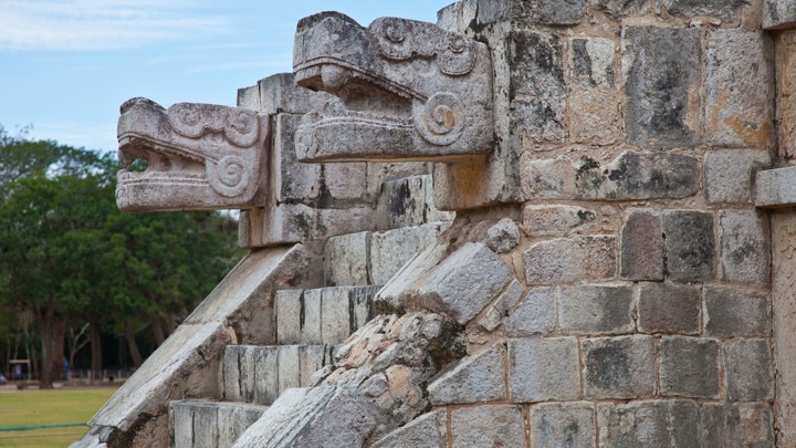 una pared de piedra