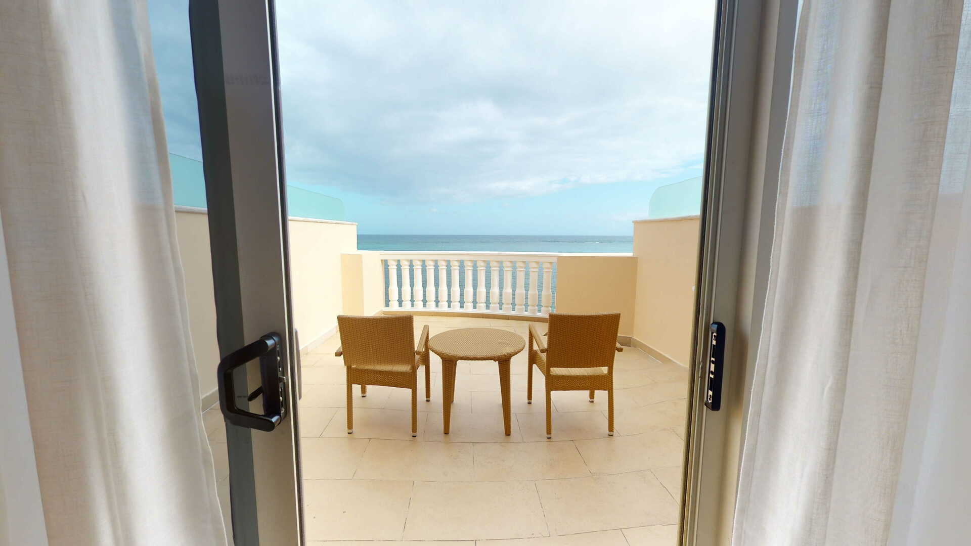 ROA ( Iberostar Selection Rose Hall Suites) - Habitación Ocean Front Junior Suite