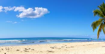 Ein Strand direkt am Meer