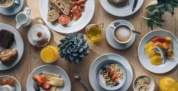 Ein Tisch voller Essen